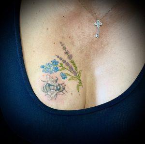 floral tattoo levandule lavender vcela bee tattoo