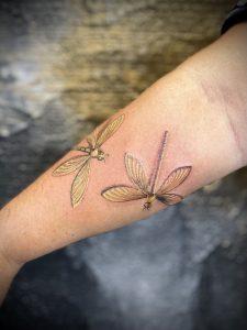gold tattoo golden tattoo zlate tetovani vazka dragon fly tetovani vazka dragon fly tattoo